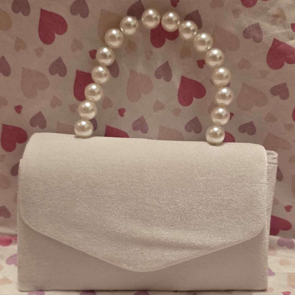 Elegant White Pearl Handle Clutch